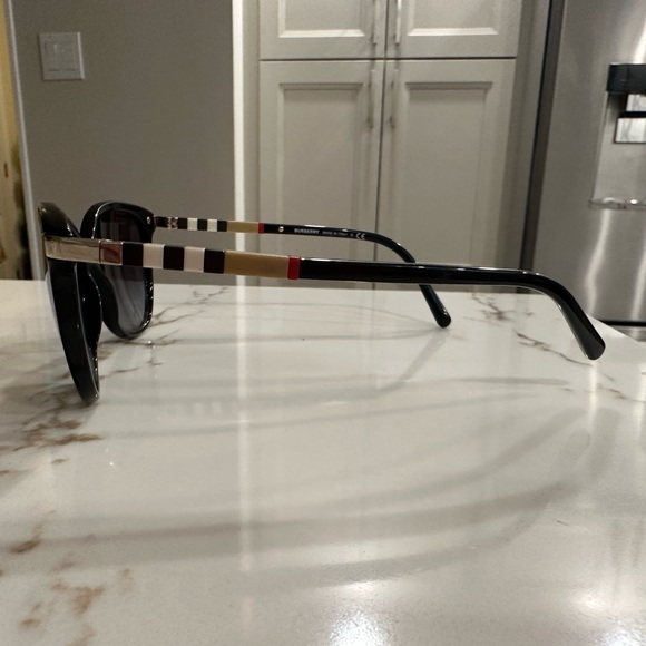 Burberry Sunglasses - Picture 5 of 8
